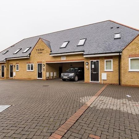 Tm - Rana Court 1 Bedroom Apartment With Balcony Oxford Exterior photo